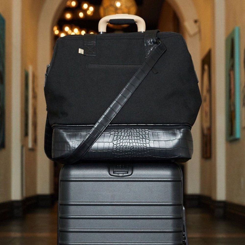 ISO A Beis Convertible Mini Weekender w/Croc Base?